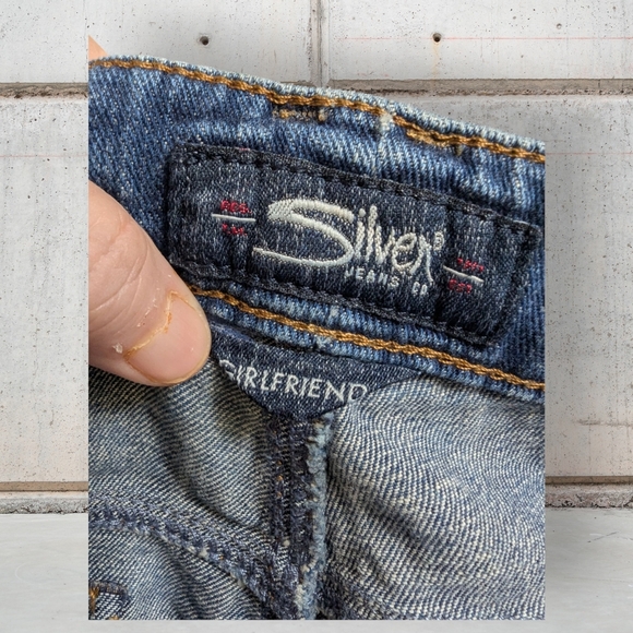 EUC Silver Girlfriend Distressed Raw Hem Jeans Size 16/L29 - Picture 6 of 8